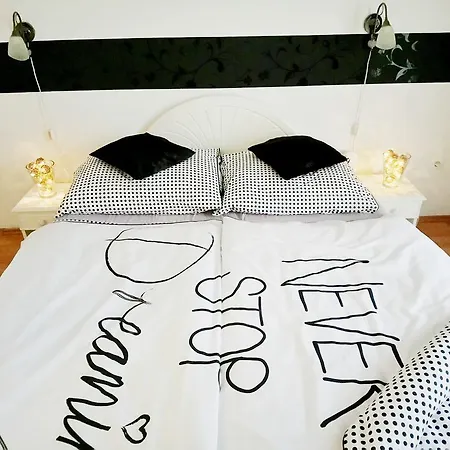 Black & White Apartman *
